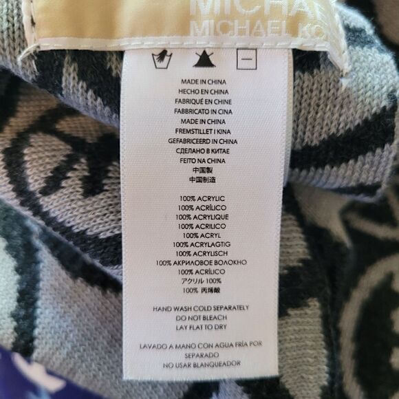 Michael kors reversible scarf and matching hat - Picture 3 of 3